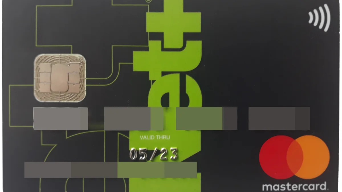 Předplacená karta Net+ Mastercard od Netelleru, kterou lze platit a vybírat zůstatek e-peněženky